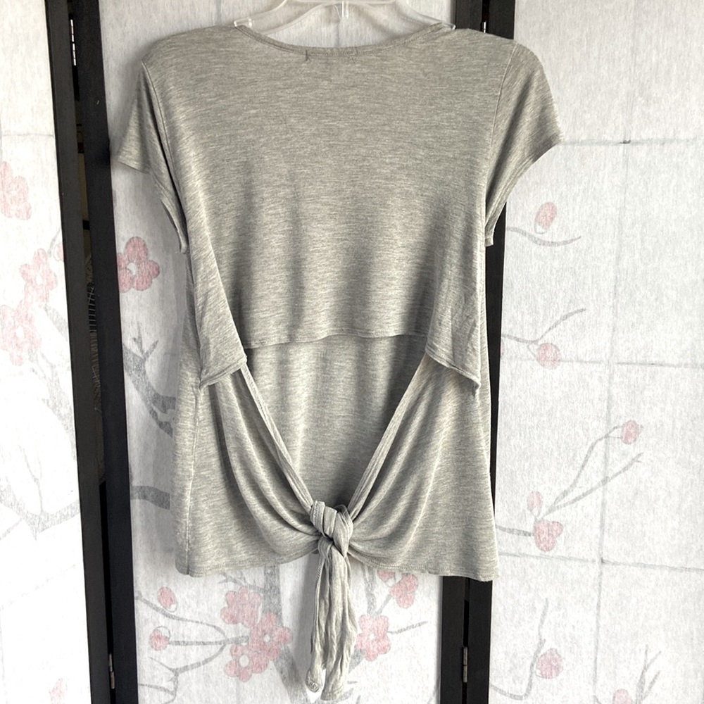 Cute tie back style tee in size S